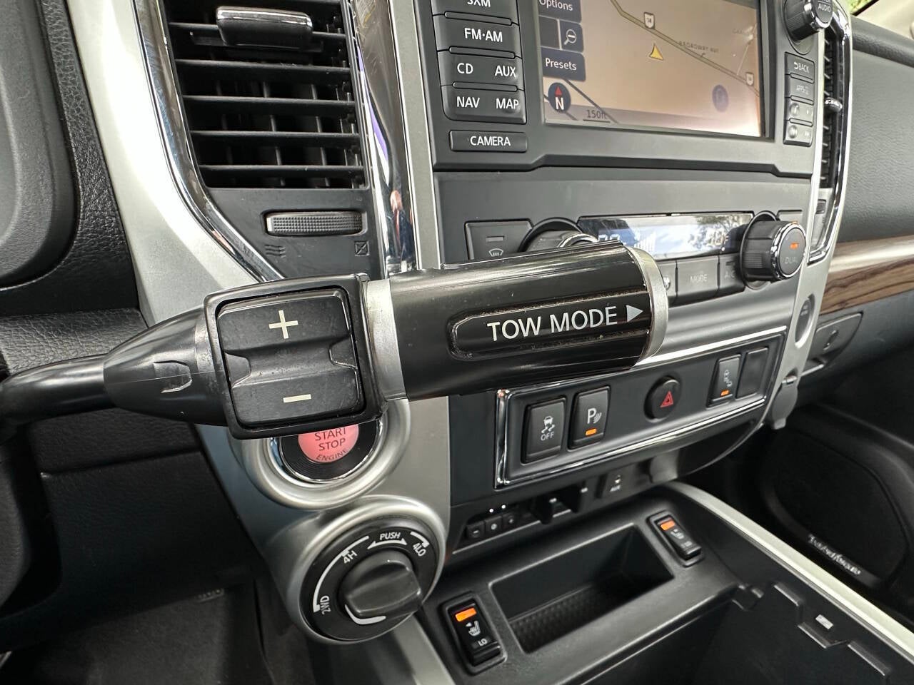 2017 Nissan Titan SL 4x4 4dr Crew Cab