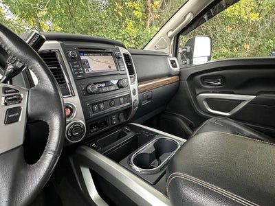 2017 Nissan Titan SL 4x4 4dr Crew Cab