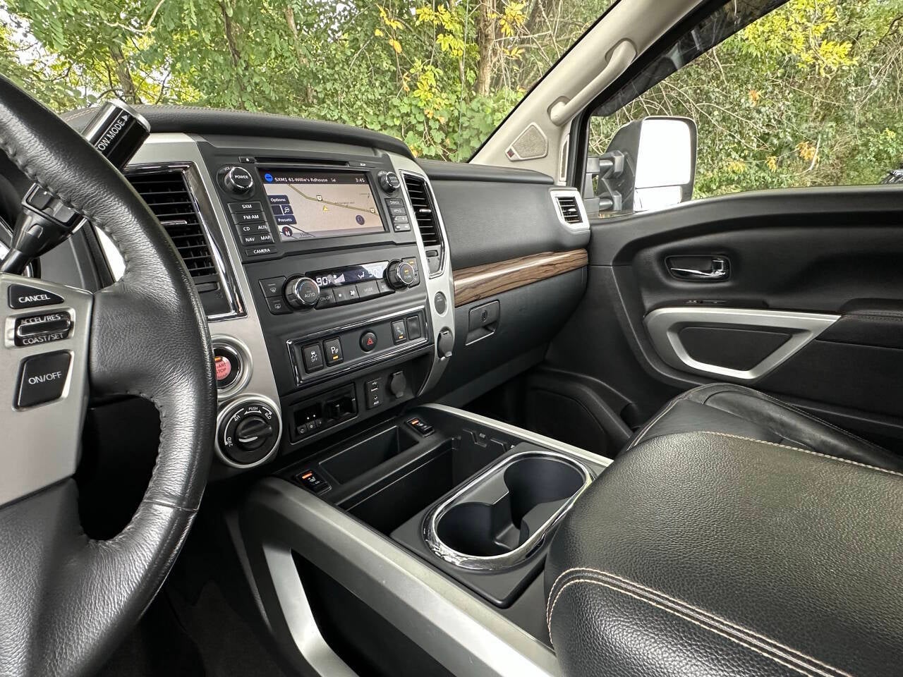 2017 Nissan Titan SL 4x4 4dr Crew Cab