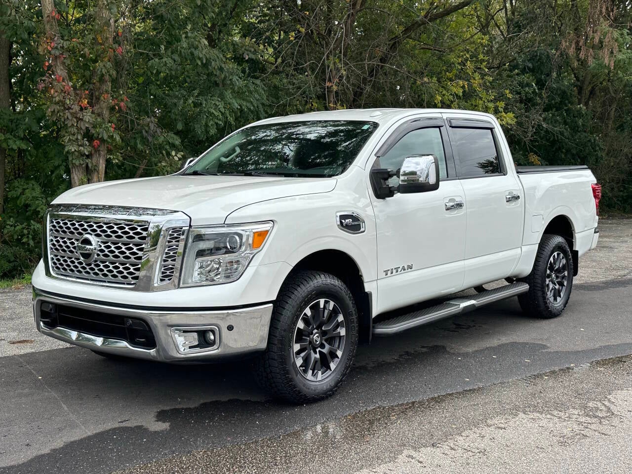 2017 Nissan Titan SL 4x4 4dr Crew Cab