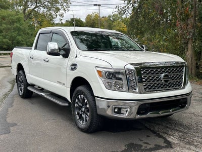 2017 Nissan Titan SL 4x4 4dr Crew Cab