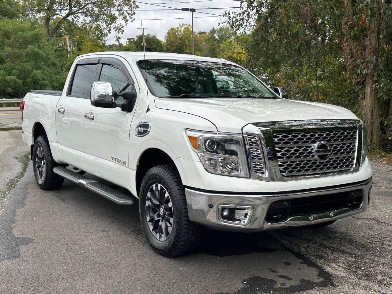 2017 Nissan Titan SL 4x4 4dr Crew Cab