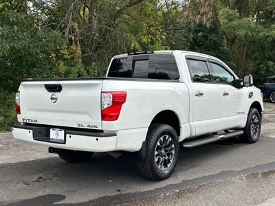 2017 Nissan Titan SL 4x4 4dr Crew Cab