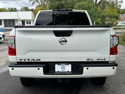 2017 Nissan Titan SL 4x4 4dr Crew Cab