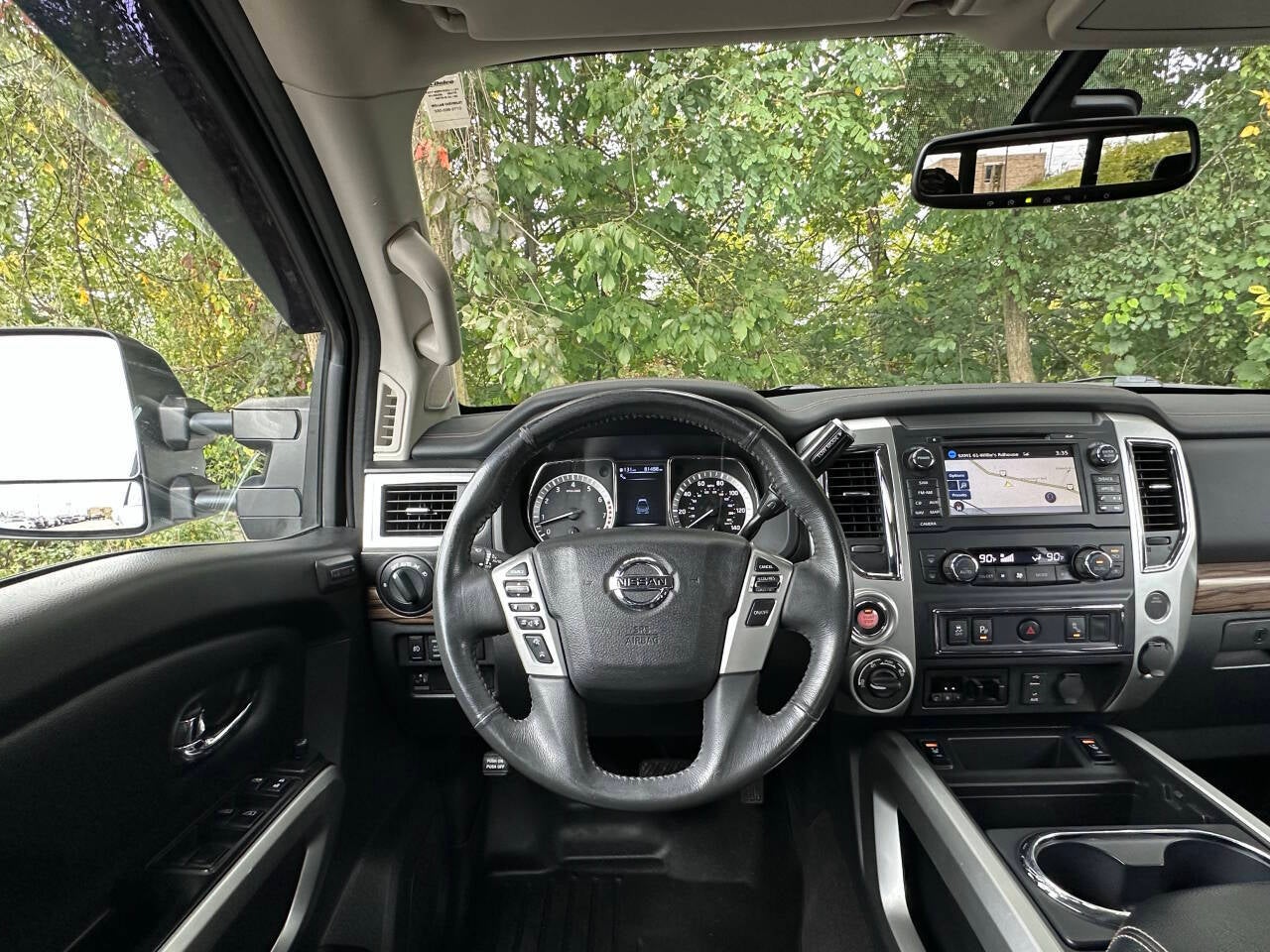 2017 Nissan Titan SL 4x4 4dr Crew Cab
