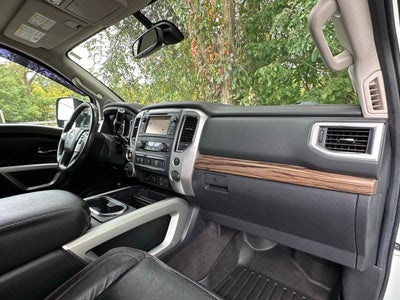 2017 Nissan Titan SL 4x4 4dr Crew Cab