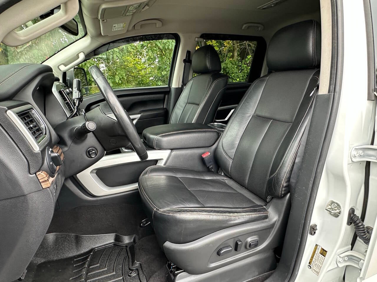 2017 Nissan Titan SL 4x4 4dr Crew Cab