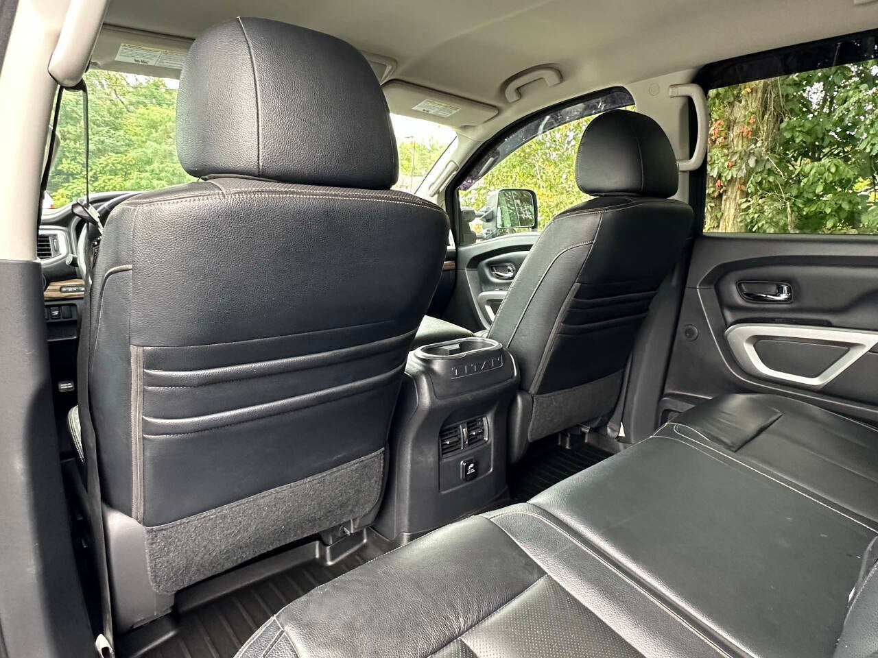 2017 Nissan Titan SL 4x4 4dr Crew Cab