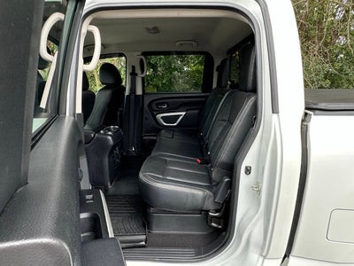2017 Nissan Titan SL 4x4 4dr Crew Cab