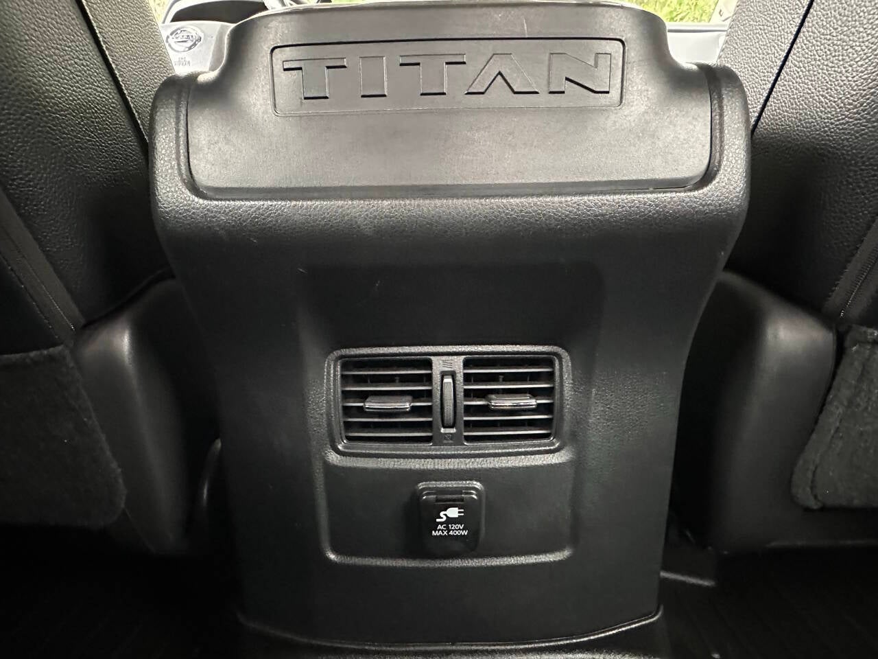 2017 Nissan Titan SL 4x4 4dr Crew Cab