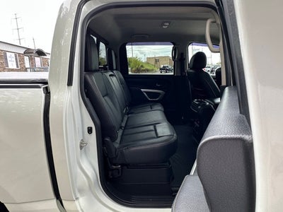 2017 Nissan Titan SL 4x4 4dr Crew Cab