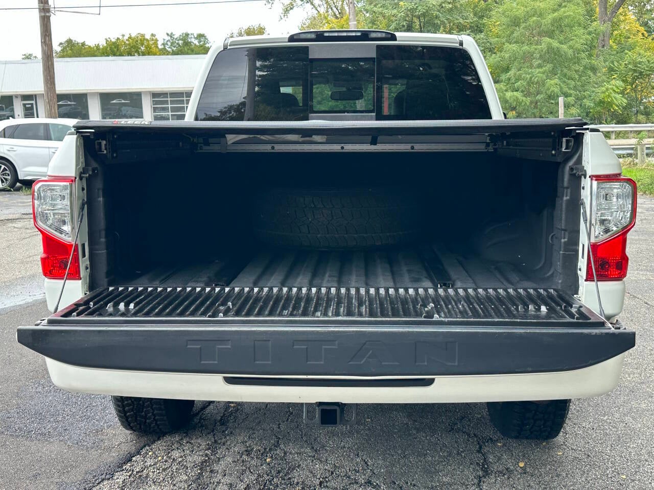 2017 Nissan Titan SL 4x4 4dr Crew Cab