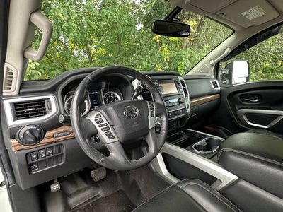 2017 Nissan Titan SL 4x4 4dr Crew Cab