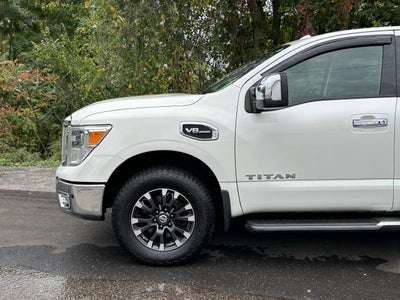 2017 Nissan Titan SL 4x4 4dr Crew Cab