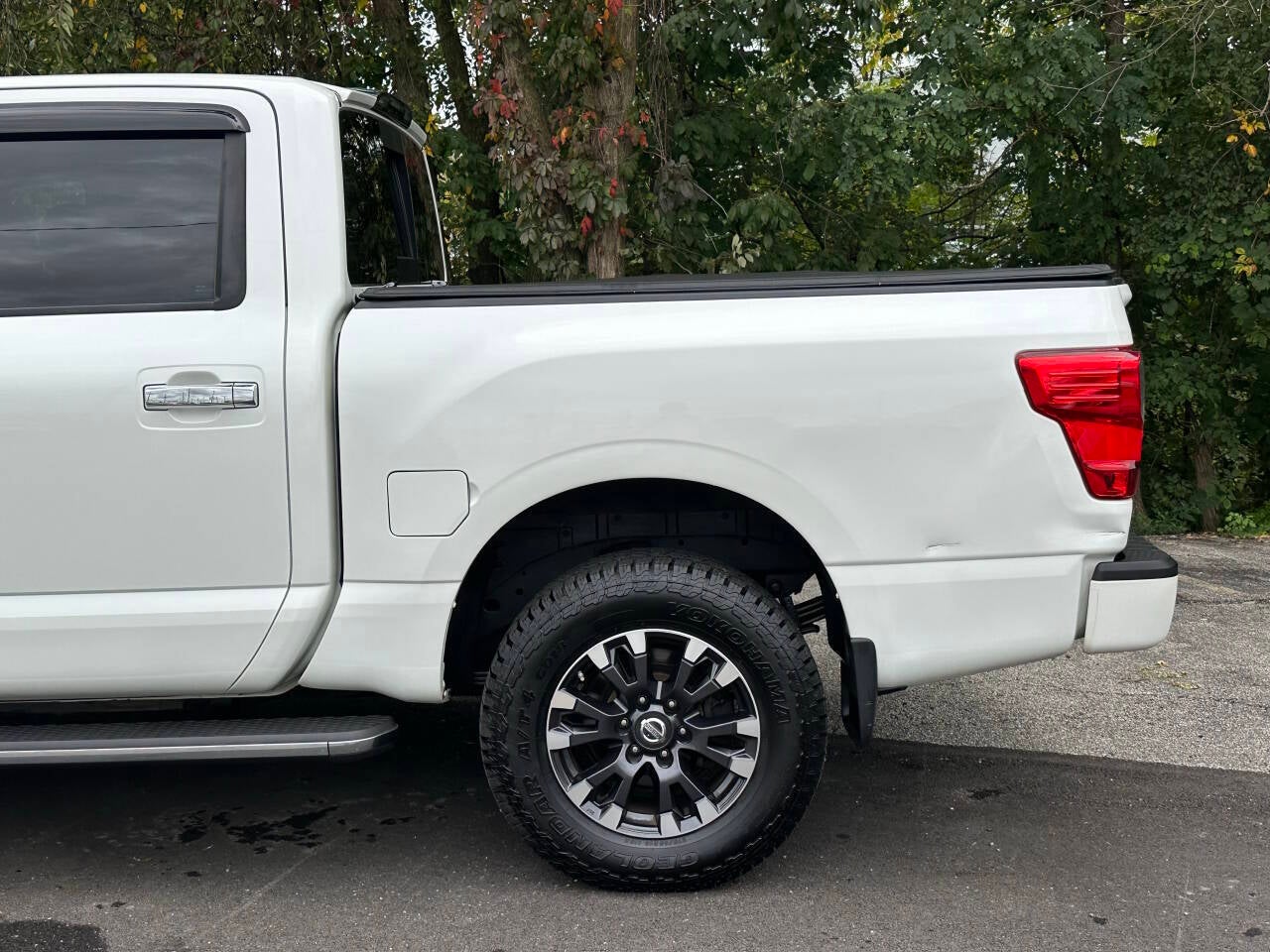 2017 Nissan Titan SL 4x4 4dr Crew Cab