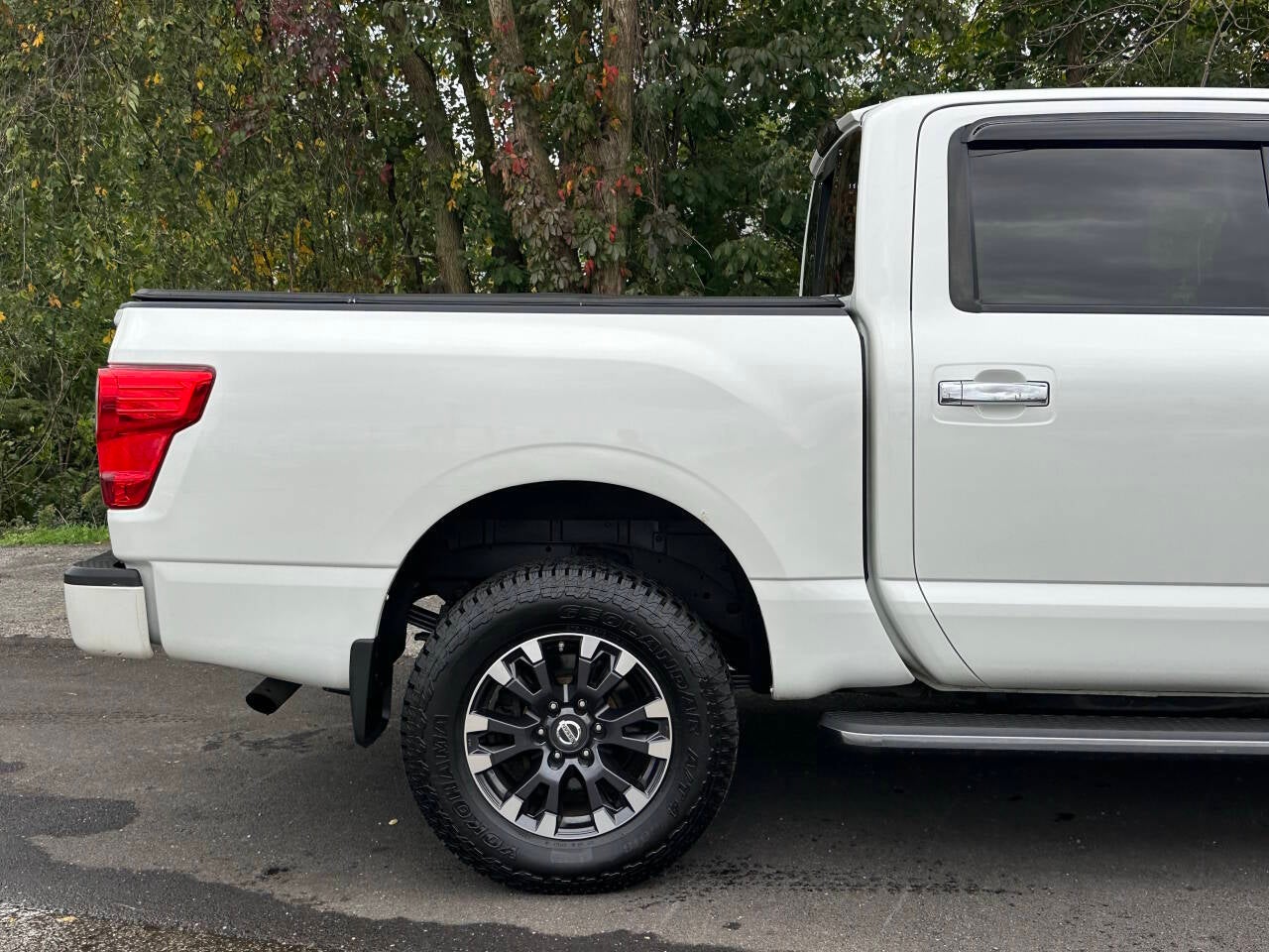 2017 Nissan Titan SL 4x4 4dr Crew Cab