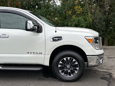 2017 Nissan Titan SL 4x4 4dr Crew Cab