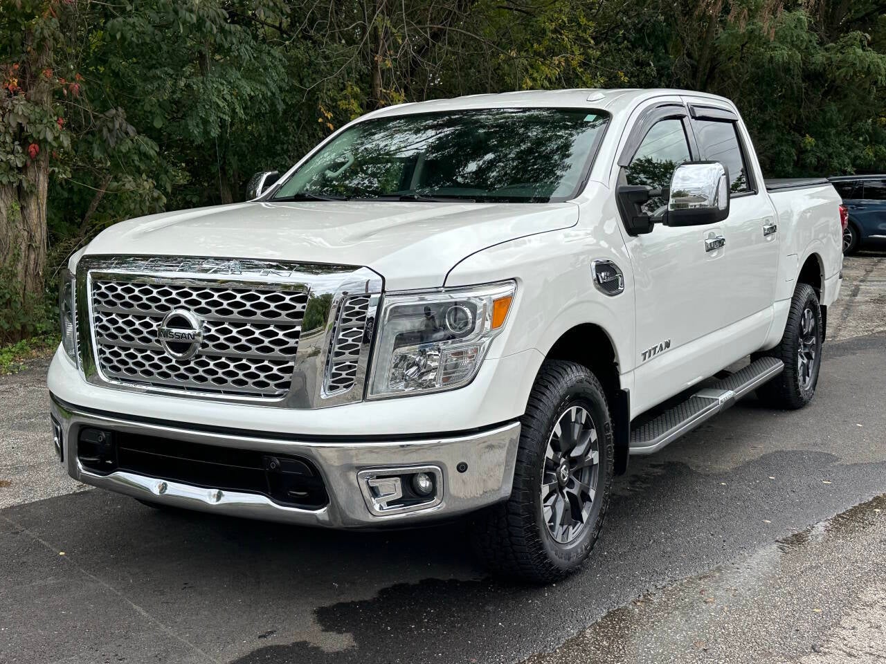 2017 Nissan Titan SL 4x4 4dr Crew Cab