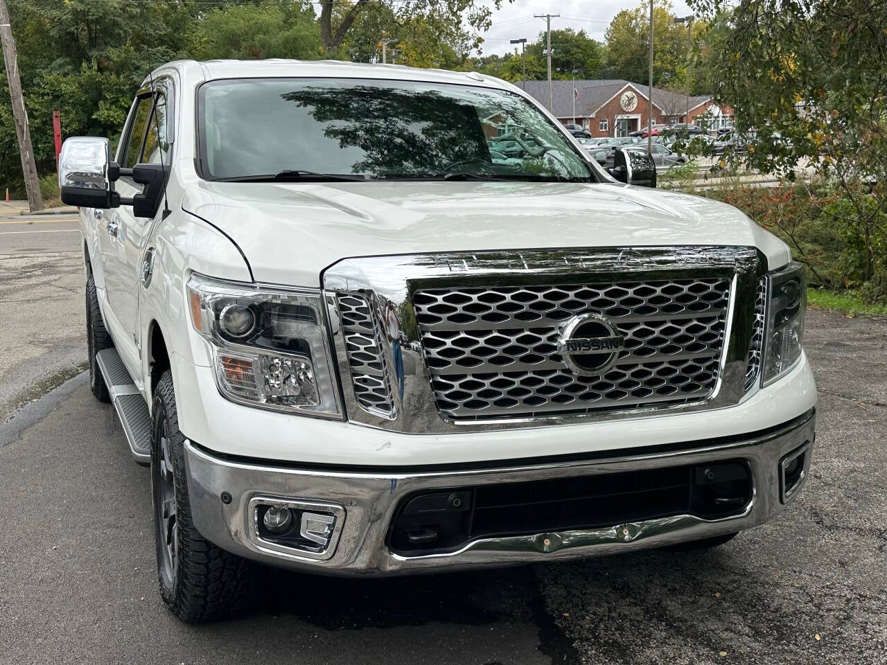 2017 Nissan Titan SL 4x4 4dr Crew Cab