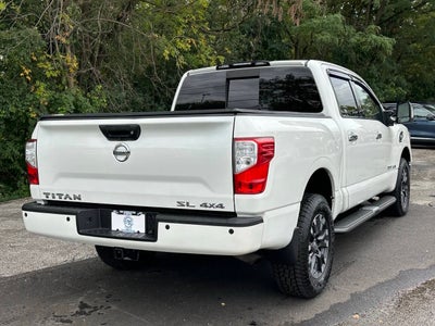 2017 Nissan Titan SL 4x4 4dr Crew Cab