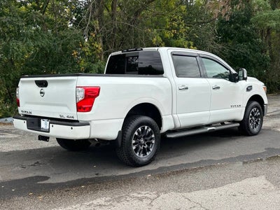 2017 Nissan Titan SL 4x4 4dr Crew Cab