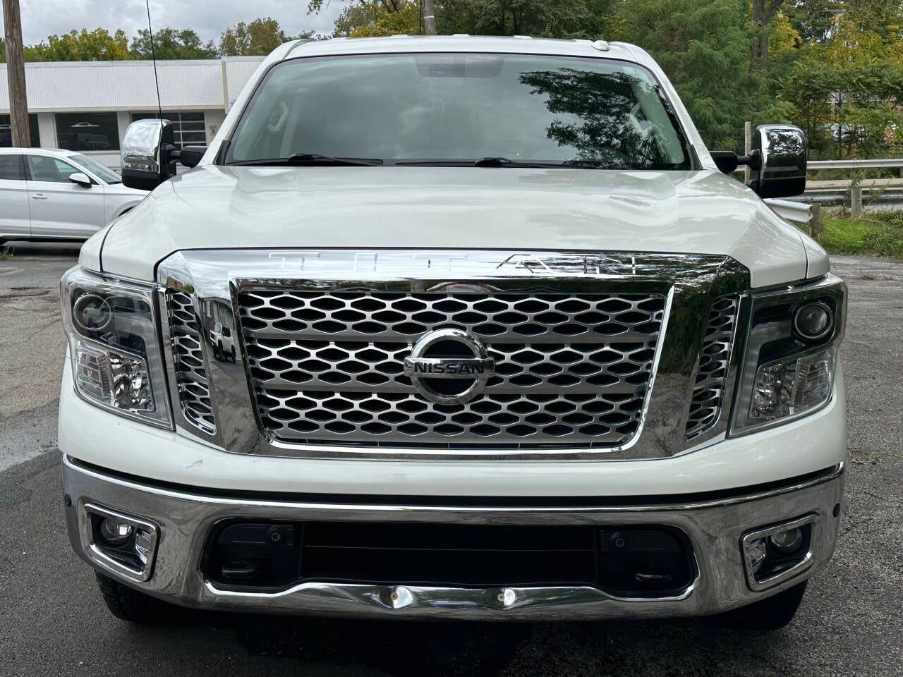 2017 Nissan Titan SL 4x4 4dr Crew Cab