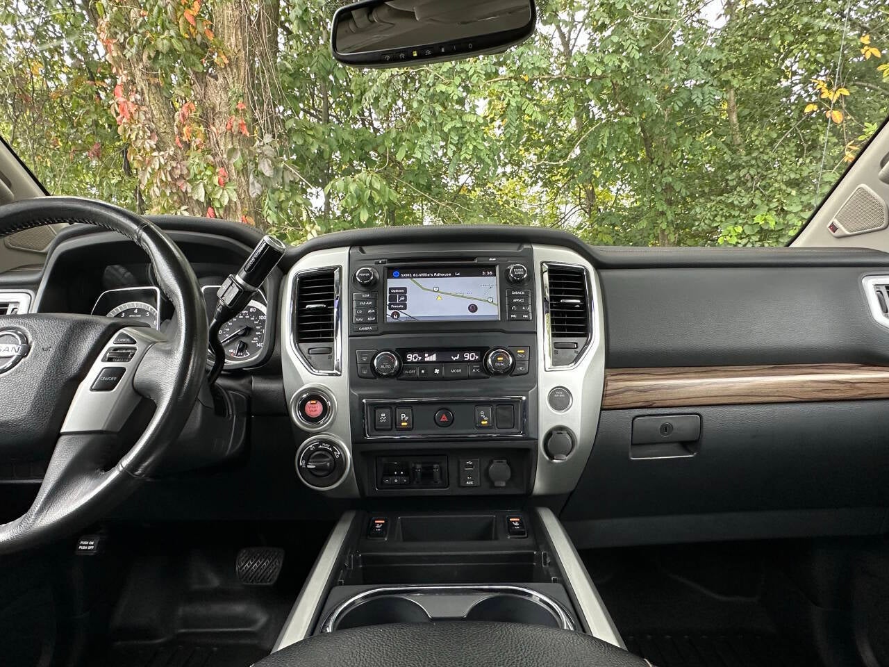 2017 Nissan Titan SL 4x4 4dr Crew Cab