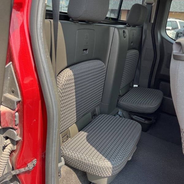 2014 Nissan Frontier SV V6 4x4 4dr King Cab 6.1 ft. SB Pickup 5A