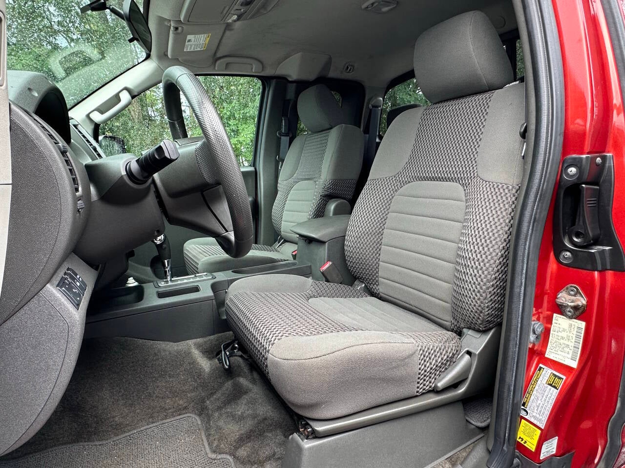 2014 Nissan Frontier SV V6 4x4 4dr King Cab 6.1 ft. SB Pickup 5A