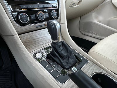 2017 Volkswagen Passat V6 SE 4dr Sedan w/Technology