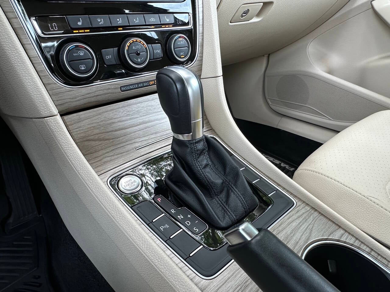 2017 Volkswagen Passat V6 SE 4dr Sedan w/Technology