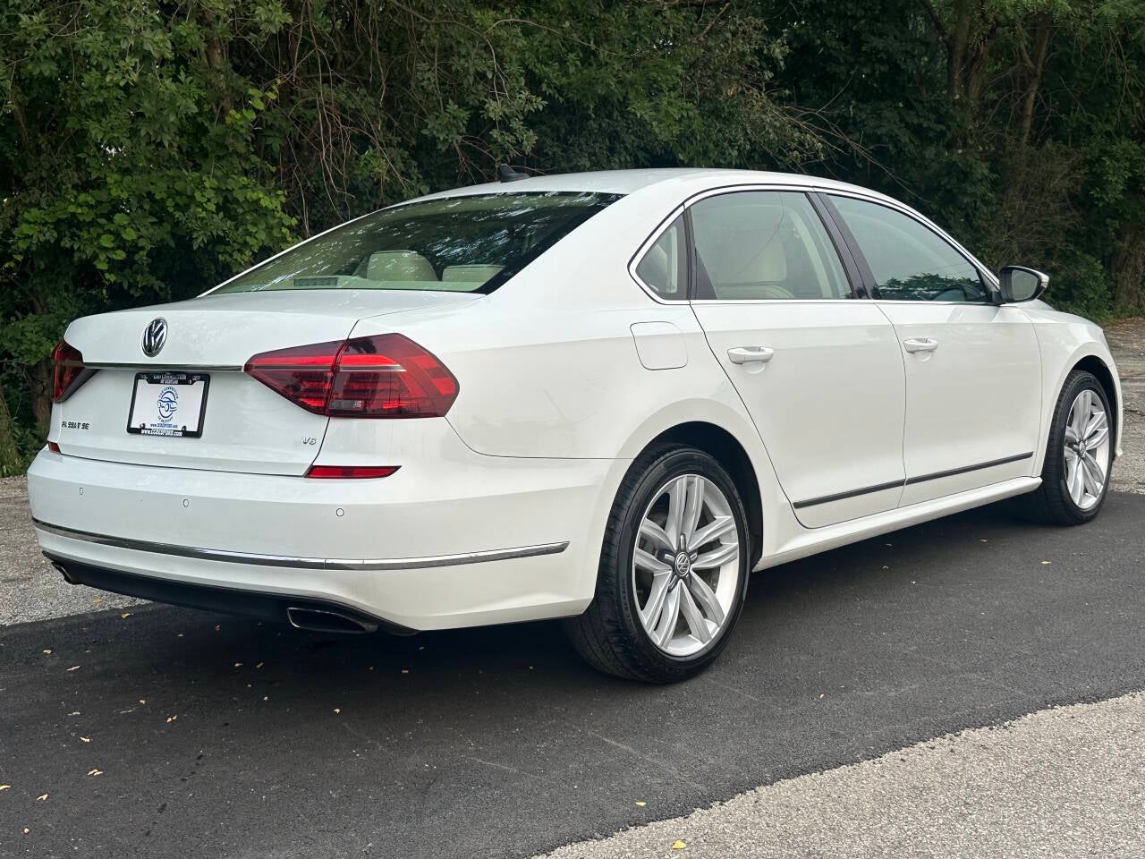 2017 Volkswagen Passat V6 SE 4dr Sedan w/Technology