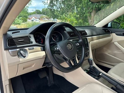 2017 Volkswagen Passat V6 SE 4dr Sedan w/Technology