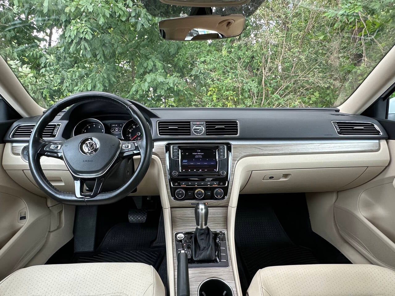 2017 Volkswagen Passat V6 SE 4dr Sedan w/Technology