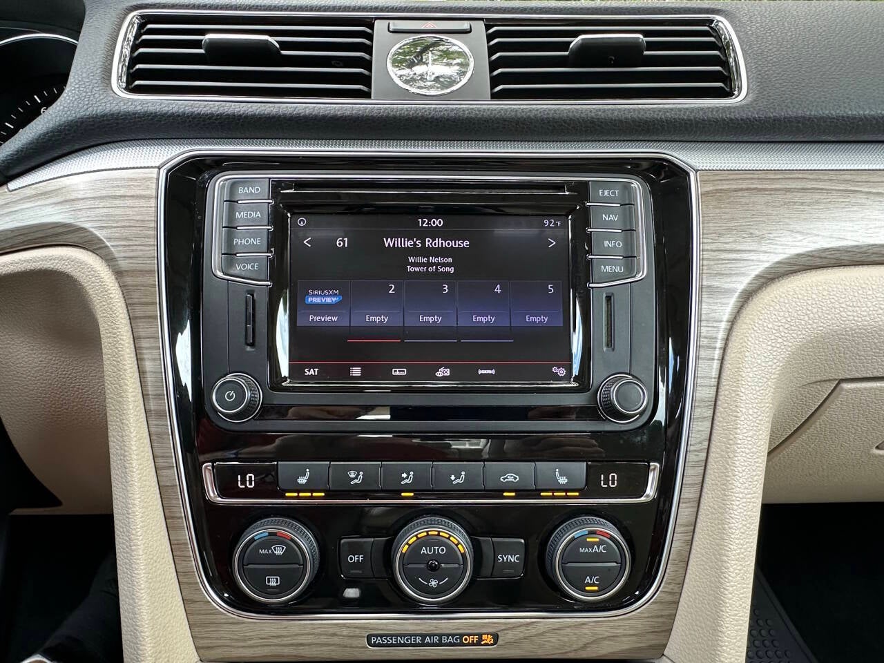 2017 Volkswagen Passat V6 SE 4dr Sedan w/Technology