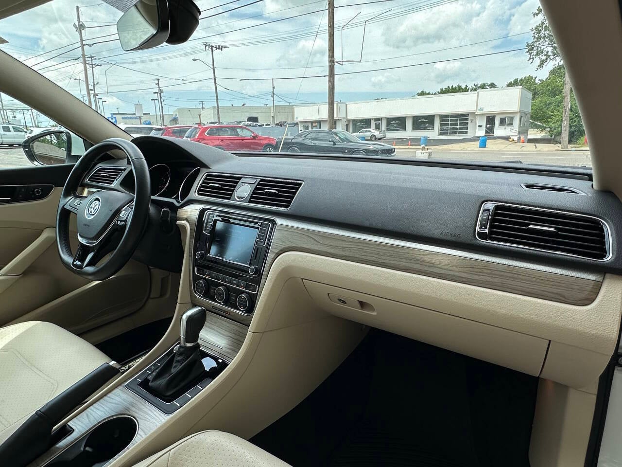 2017 Volkswagen Passat V6 SE 4dr Sedan w/Technology