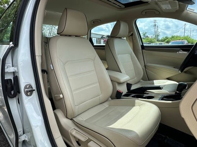 2017 Volkswagen Passat V6 SE 4dr Sedan w/Technology
