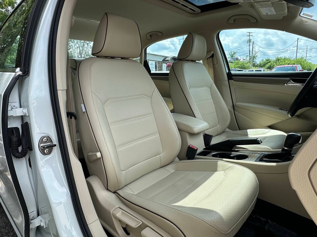 2017 Volkswagen Passat V6 SE 4dr Sedan w/Technology