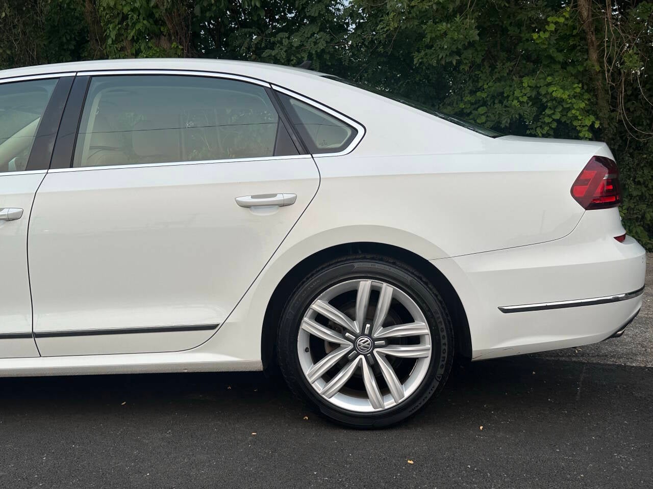 2017 Volkswagen Passat V6 SE 4dr Sedan w/Technology