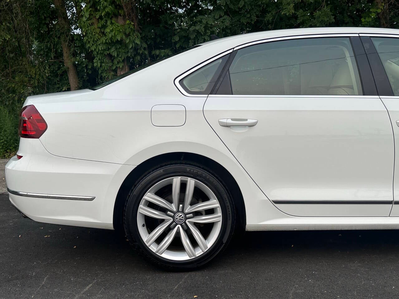 2017 Volkswagen Passat V6 SE 4dr Sedan w/Technology