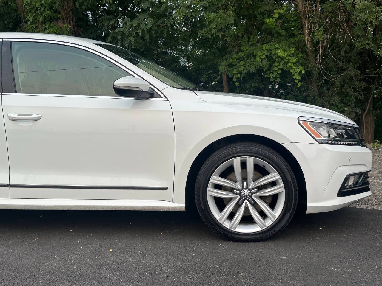 2017 Volkswagen Passat V6 SE 4dr Sedan w/Technology