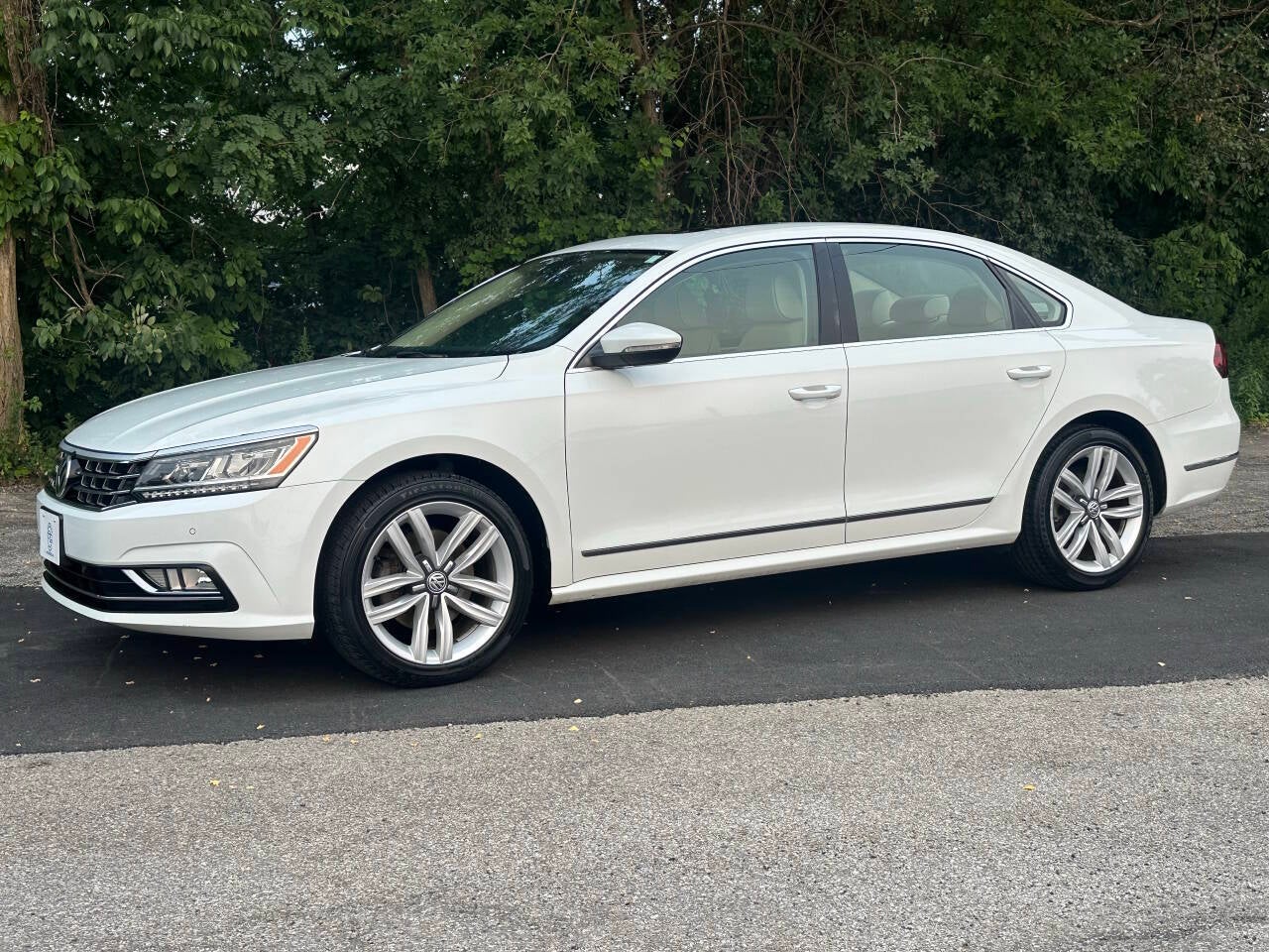 2017 Volkswagen Passat V6 SE 4dr Sedan w/Technology
