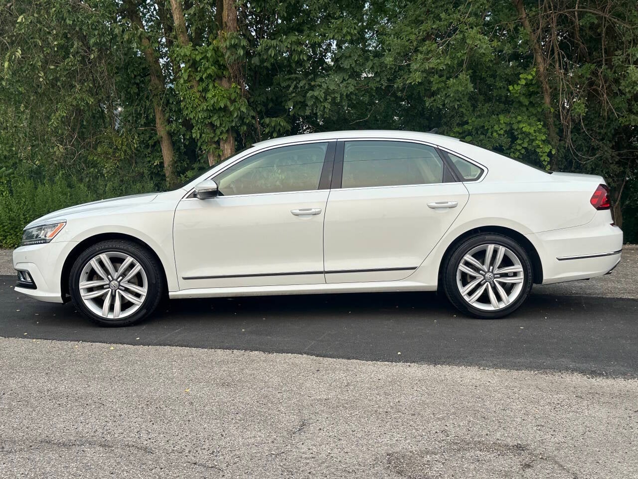 2017 Volkswagen Passat V6 SE 4dr Sedan w/Technology