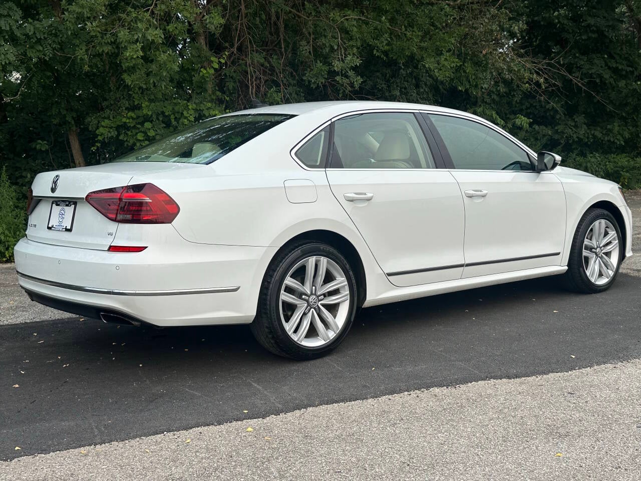 2017 Volkswagen Passat V6 SE 4dr Sedan w/Technology