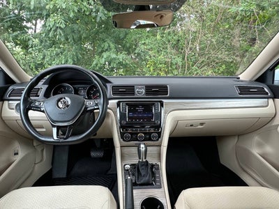 2017 Volkswagen Passat V6 SE 4dr Sedan w/Technology