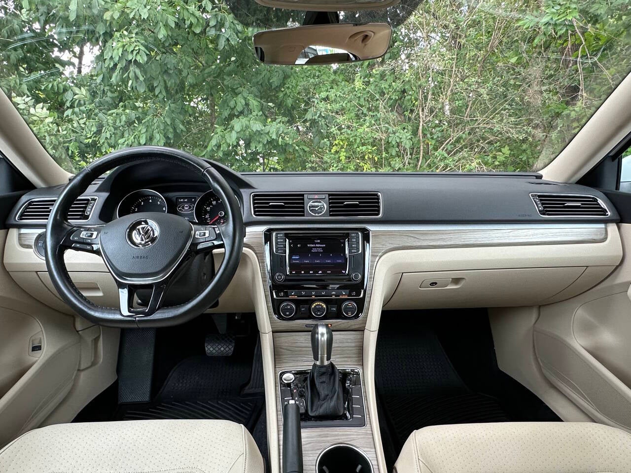 2017 Volkswagen Passat V6 SE 4dr Sedan w/Technology