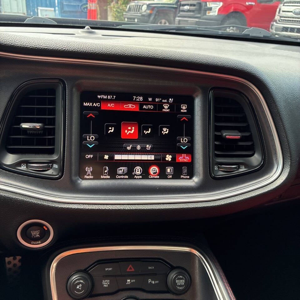 2015 Dodge Challenger R/T Scat Pack Shaker 2dr Coupe