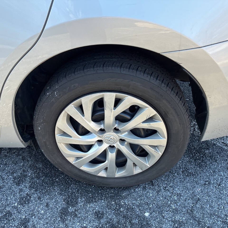 2018 Toyota Corolla LE 4dr Sedan