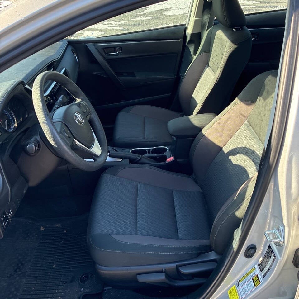 2018 Toyota Corolla LE 4dr Sedan