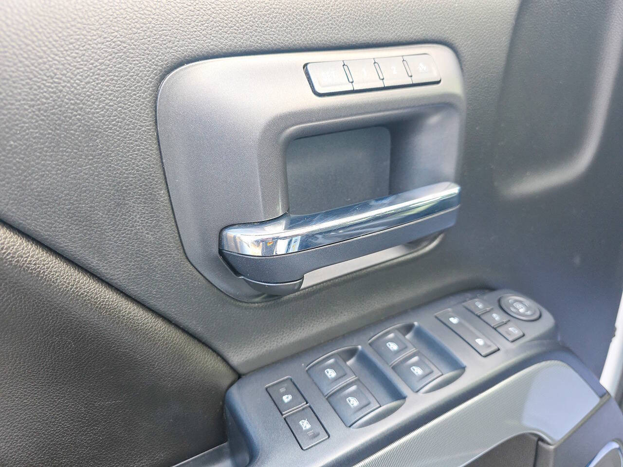 2017 Chevrolet Silverado 1500 LTZ Z71 4x4 4dr Crew Cab 5.8 ft. SB